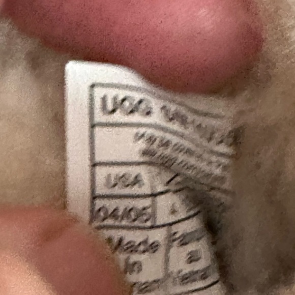 Toddler 4/5 UGGs in Excellent Condition. - Picture 9 of 11